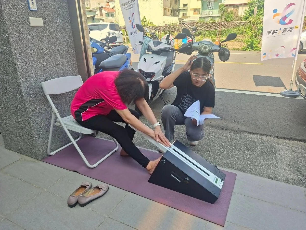 磚磘社區樂齡瑜伽班結業紀錄｜20多位長輩參與
